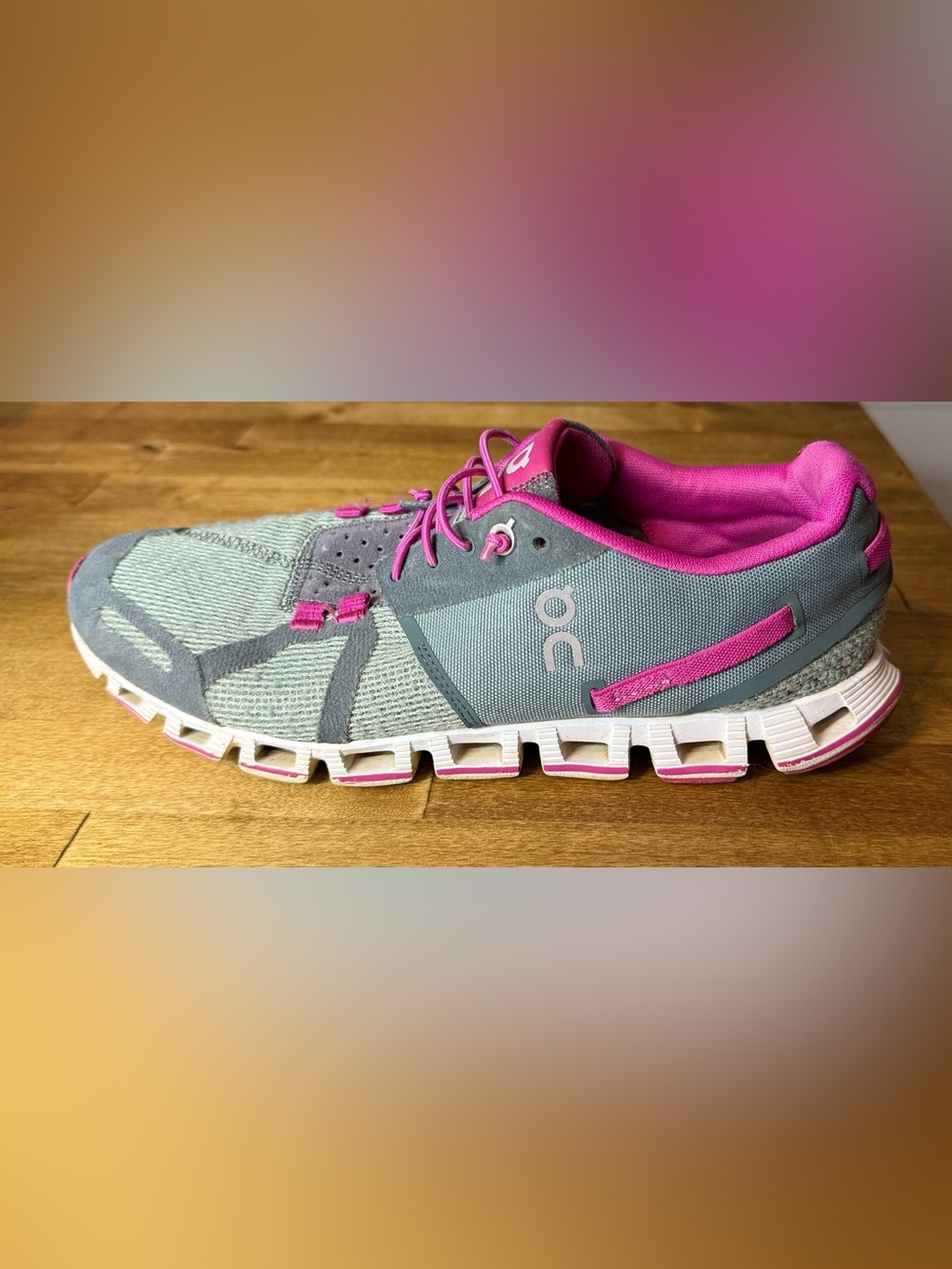 On Cloud Women's  Running Shoe in Gray and Pink Size 9